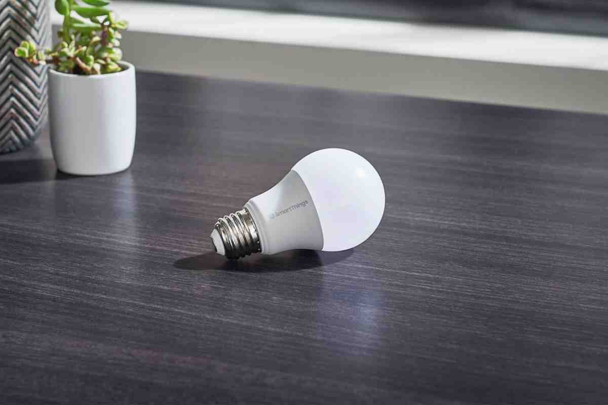 Samsung представила «розумну» LED-лампу Smart Bulb з підтримкою Bluetooth